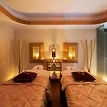 Constantinou Bros Pioneer Beach Hotel