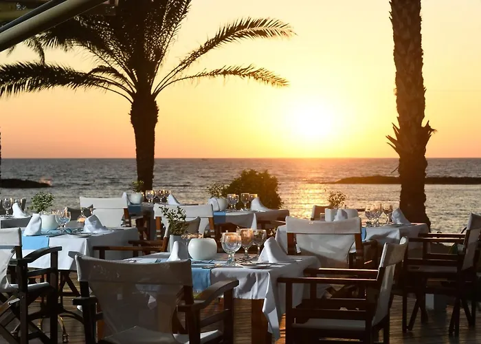 Constantinou Bros Pioneer Beach Hotel