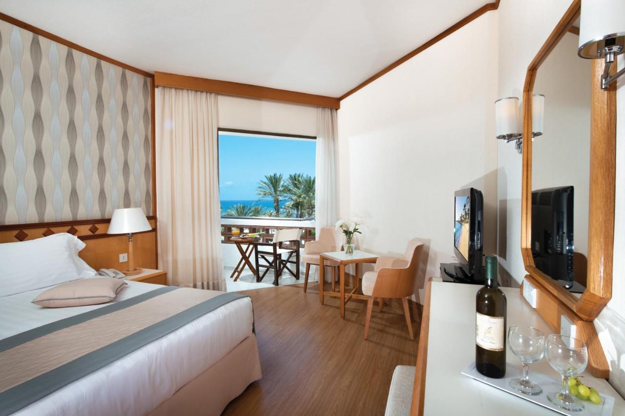 Constantinou Bros Pioneer Beach Hotel