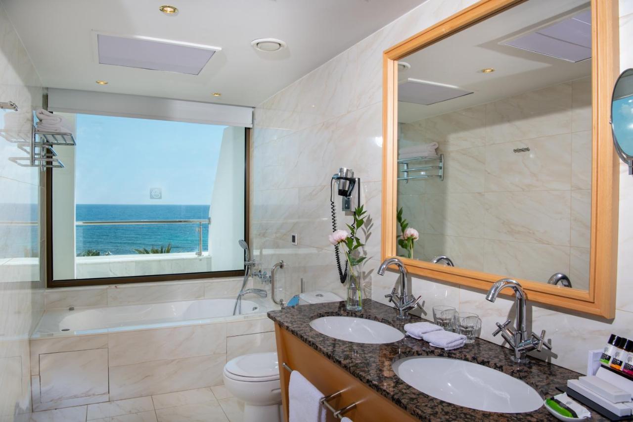 Constantinou Bros Pioneer Beach Hotel Hotel 4*